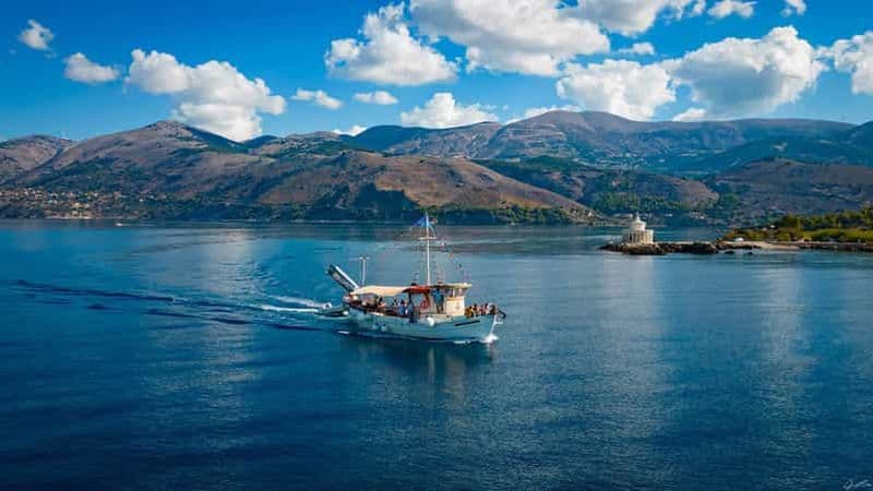 Billet Argostoli : Journée entière de croisière en bateau traditionnel avec déjeuner