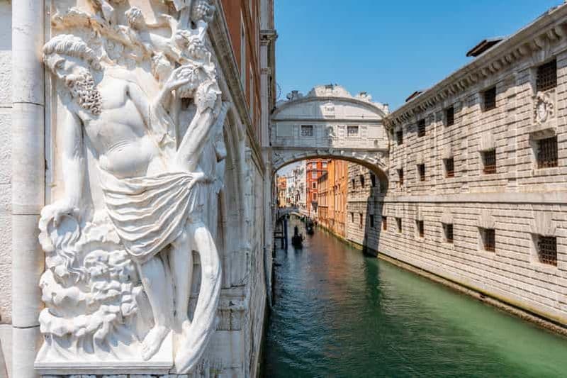 Billet Venise : Visite guidée en gondole sous le pont des Soupirs & audioguide