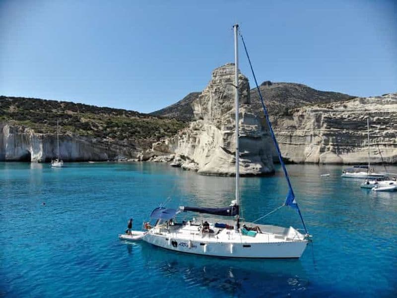 Billet Depuis Milos : croisière guidée à Kleftiko avec déjeuner