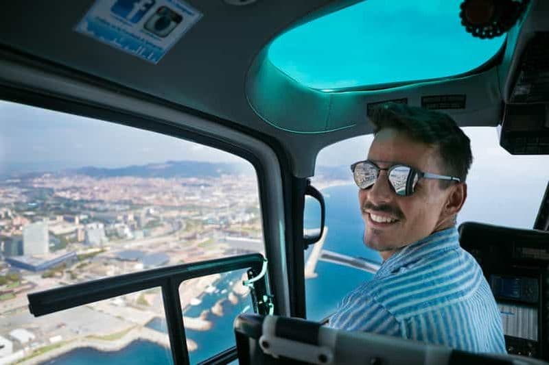 Billet Barcelone : Excursion en voilier et vol panoramique en hélicoptère