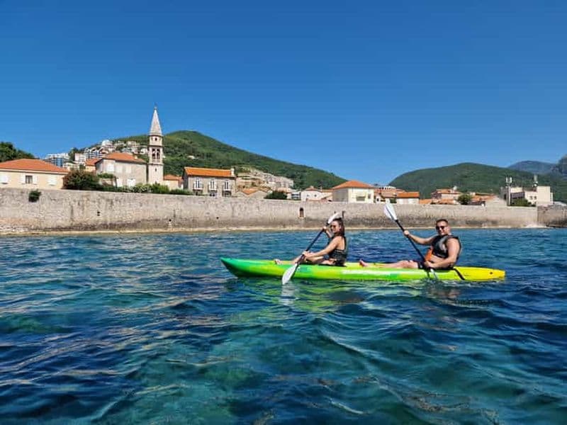 Billet Budva : visite en kayak en petit groupe des grottes de l'île de Sv.Nikola
