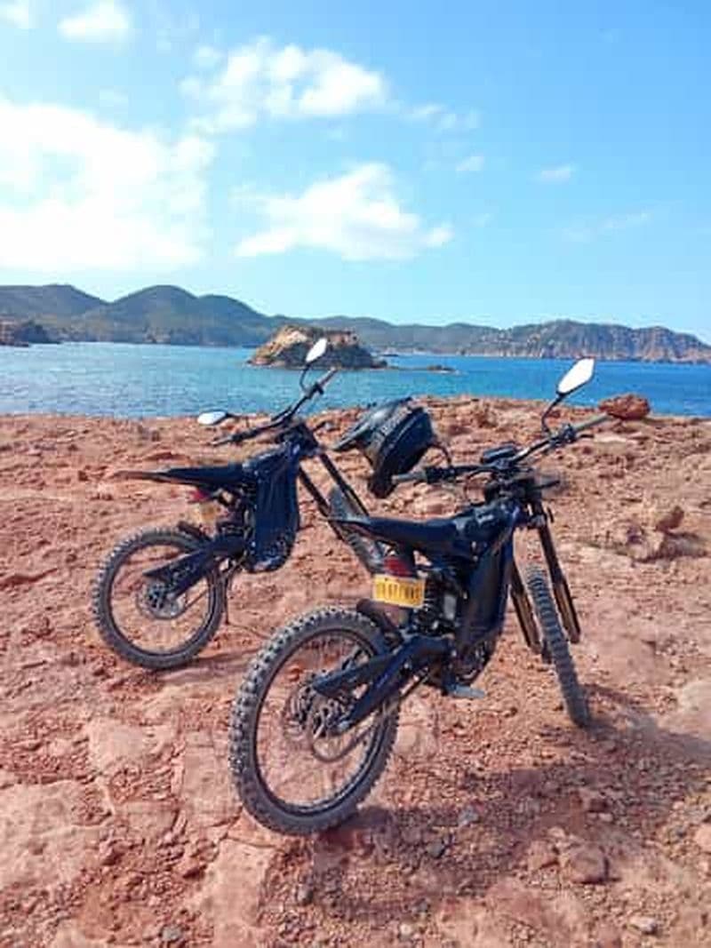 Billet Ibiza : visite de Santa Eulalia en moto électrique