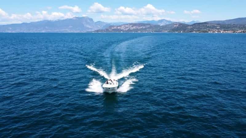 Billet Au départ de Lazise : Croisière privée sur le lac de Garde avec dégustation de vins