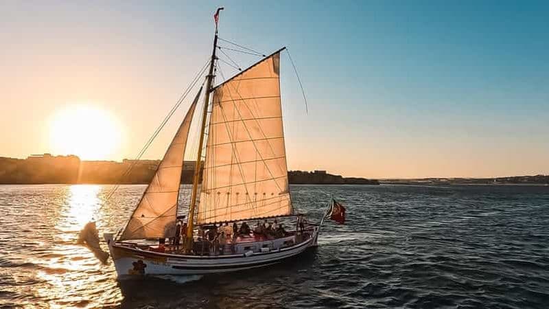 Billet Lagos : Croisière au coucher du soleil à bord d'un bateau traditionnel avec Prosecco