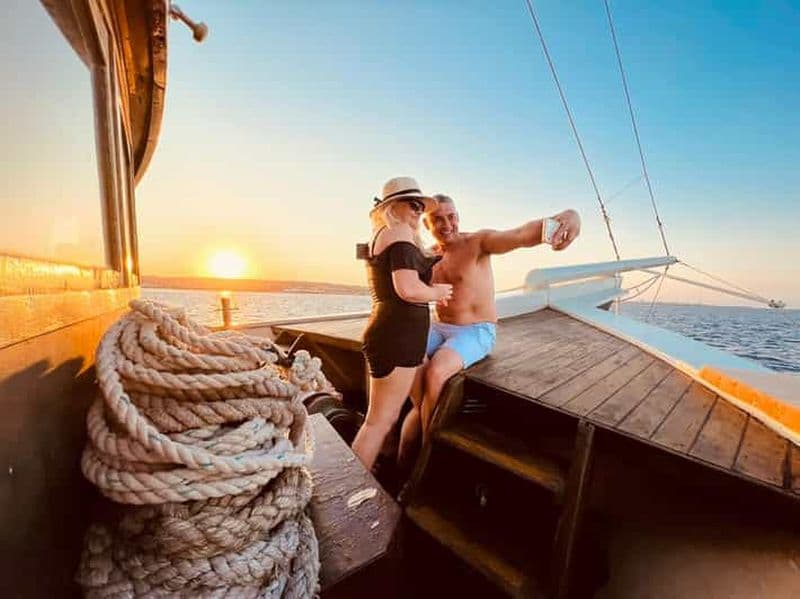 Billet Rhodes : Croisière au coucher du soleil avec barbecue grec et boissons à volonté