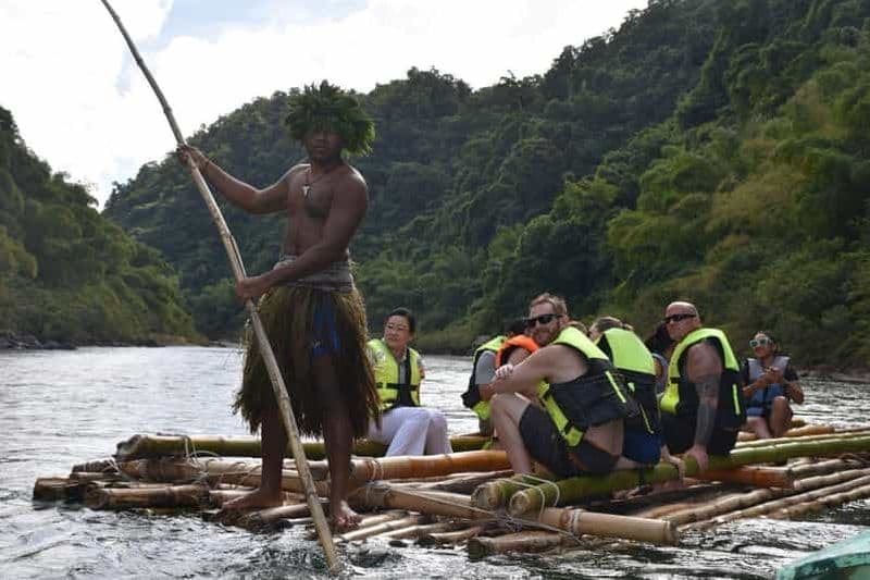 Billet Aventure fidjienne Rafting, chute d'eau, visite du village avec déjeuner
