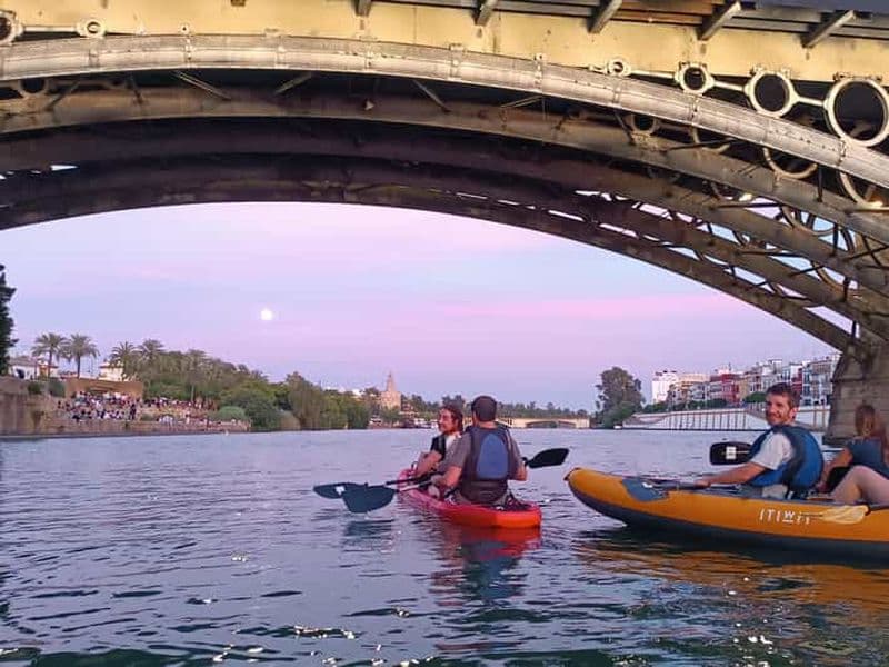 Billet Kayak au coucher du soleil : Séville historique, Triana et La Cartuja