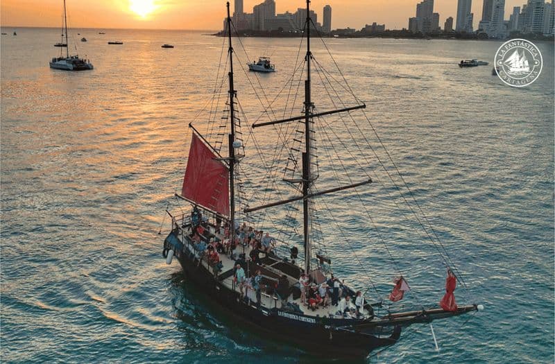 Billet Cartagena, CO : Sunset Skyline Pirate Boat Tour avec boissons