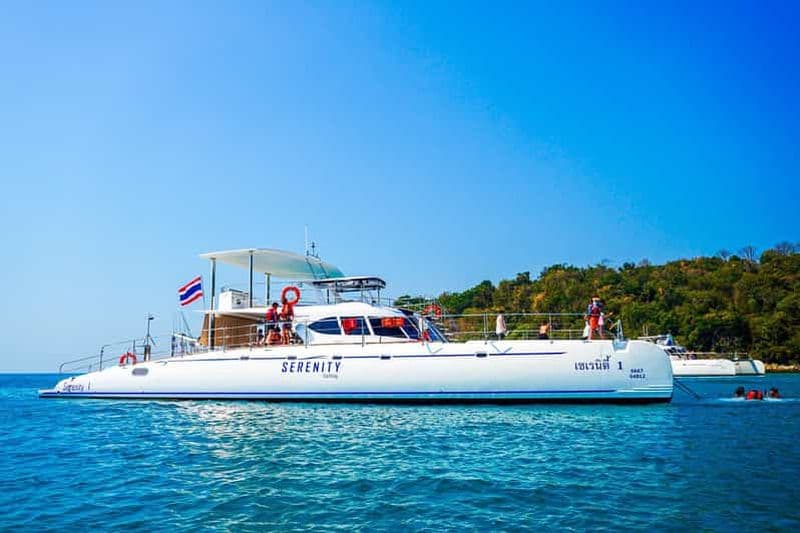 Billet Pattaya : Excursion exclusive en catamaran vers trois îles avec déjeuner buffet