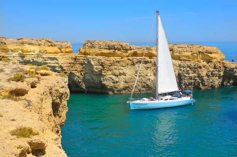 Billet Albufeira : Croisière de 3 heures à bord d'un yacht, à l'heure du coucher du soleil, vers Benagil