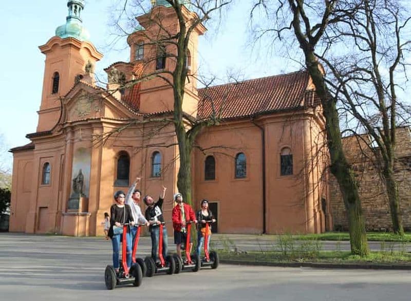 Billet Visite en Segway de Prague avec les plus anciens monastères et taxi gratuit