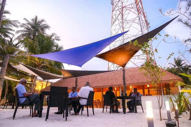 Billet Aéroport de Velana : Excursion d'une journée sur l'île de Thulusdhoo, paradis du surf