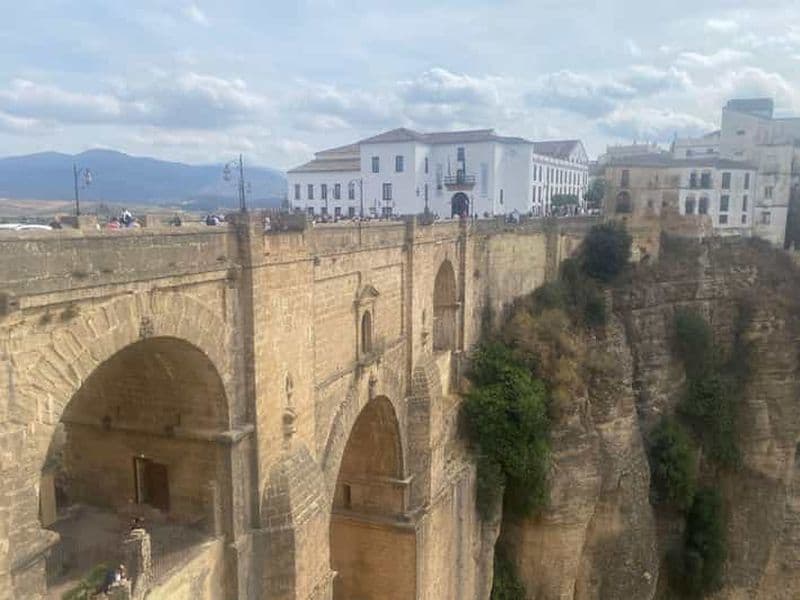 Billet Depuis Estepona : Ronda, transport privé, café, arène de tauromachie, tapas, boissons