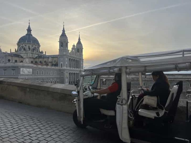 Billet Madrid : Visite des lieux emblématiques de la ville en Tuk-Tuk électrique