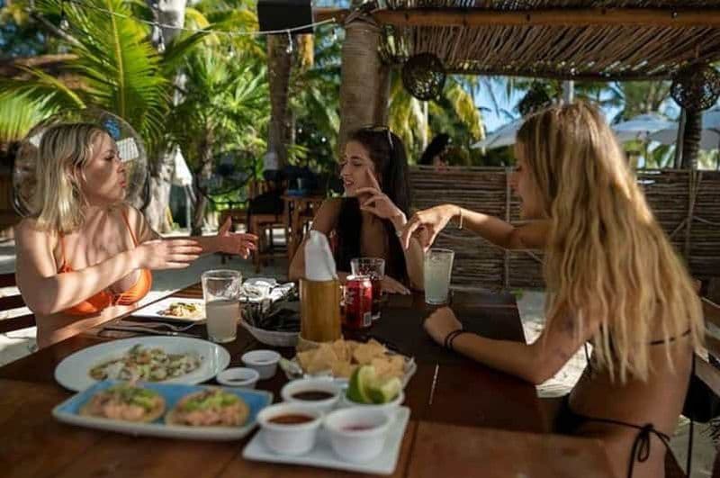 Billet Cancún : fête en catamaran, bar ouvert et DJ au club de plage (adultes uniquement)
