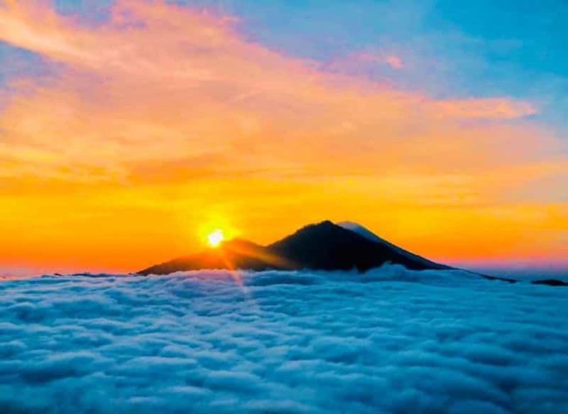 Billet Randonnée au lever du soleil sur le mont Batur et sources d'eau chaude - Circuits tout compris