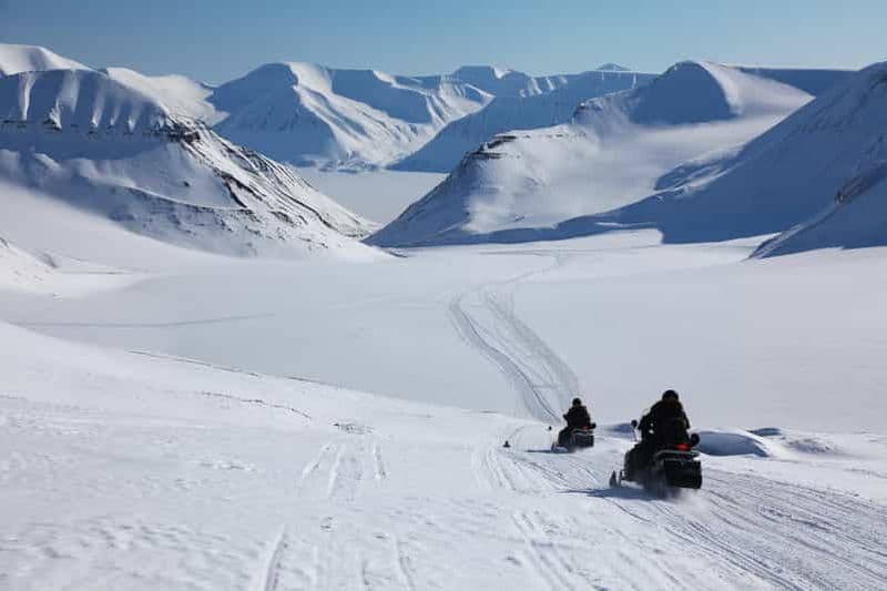 Billet Longyearbyen : Excursion en motoneige à Barentsburg avec déjeuner