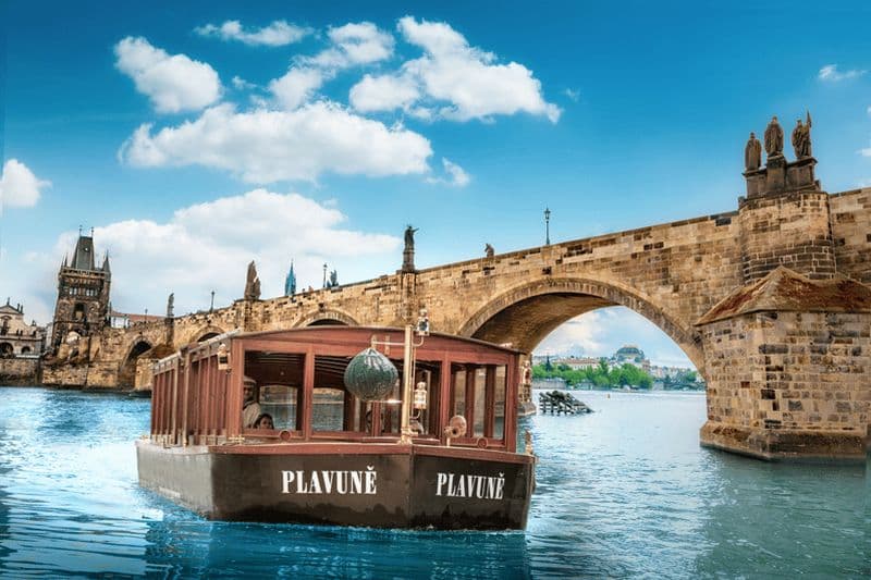 Billet Prague : Croisière commentée, musée du Pont Charles et visite à pied