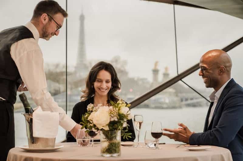 Billet Paris : Dîner-croisière de 4 plats sur la Seine avec musique live