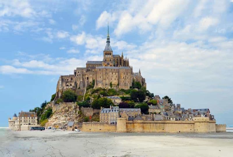 Billet Mont Saint-Michel: Visite guidée du village et entrée abbaye en option
