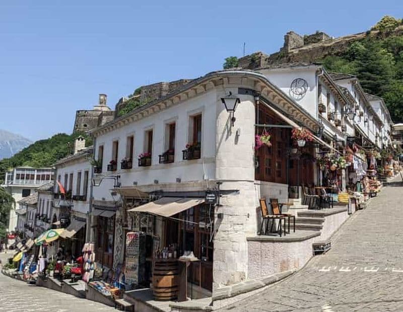Billet Sarandë : visite de Gjirokastra, du Blue Eye et du château de Lekursi