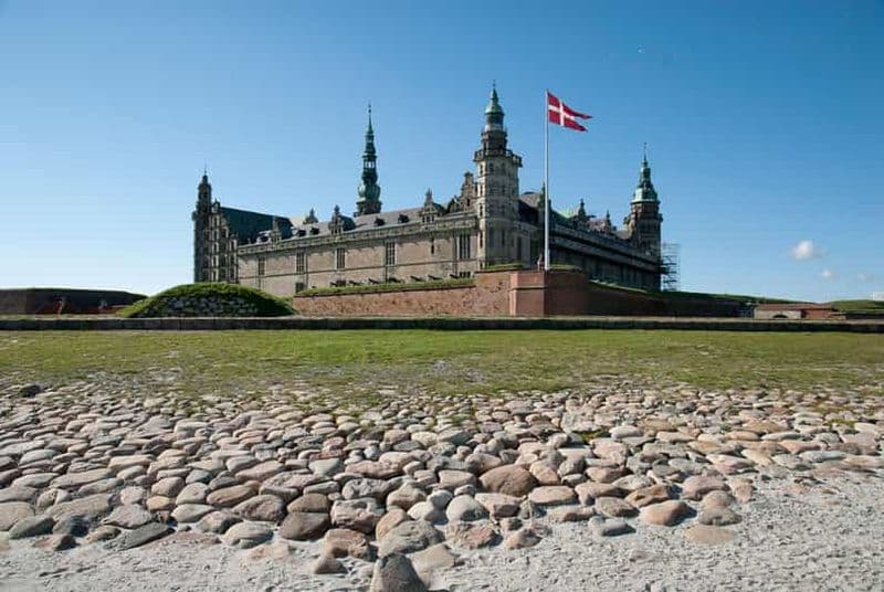 Billet Hors de Copenhague ; 2 châteaux, cathédrale et (navires vikings)