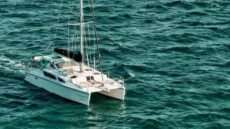 Billet Cancun : Isla Mujeres : Catamaran de fête pour adultes seulement avec boissons