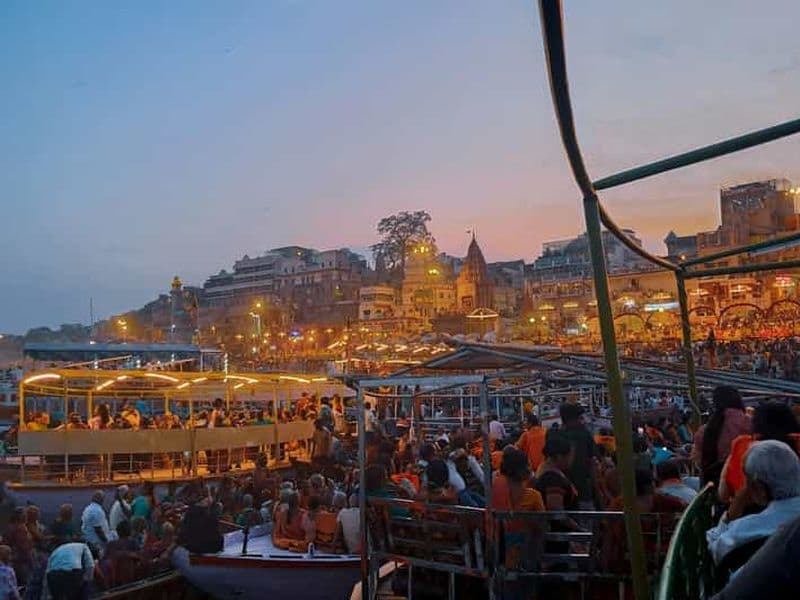 Billet Varanasi : Yoga matinal, Ganga Aarti et visite guidée des ghats