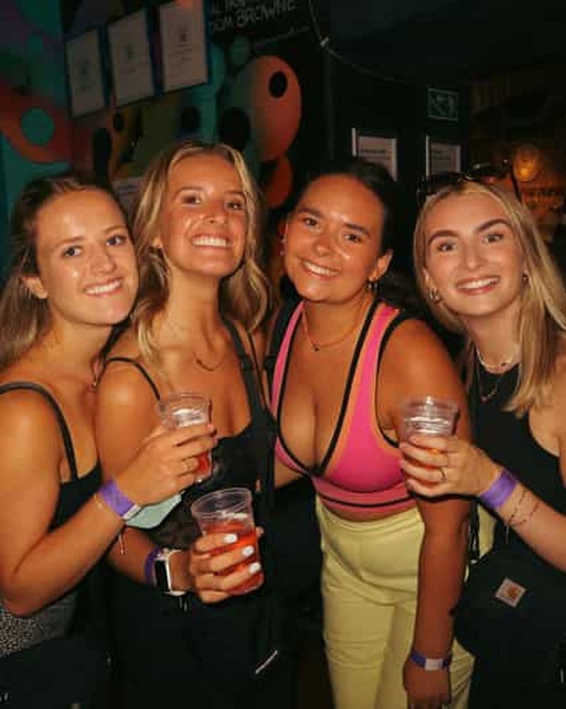 Billet Prague : tournée des bars avec boissons à volonté, bars et entrée en boîte de nuit