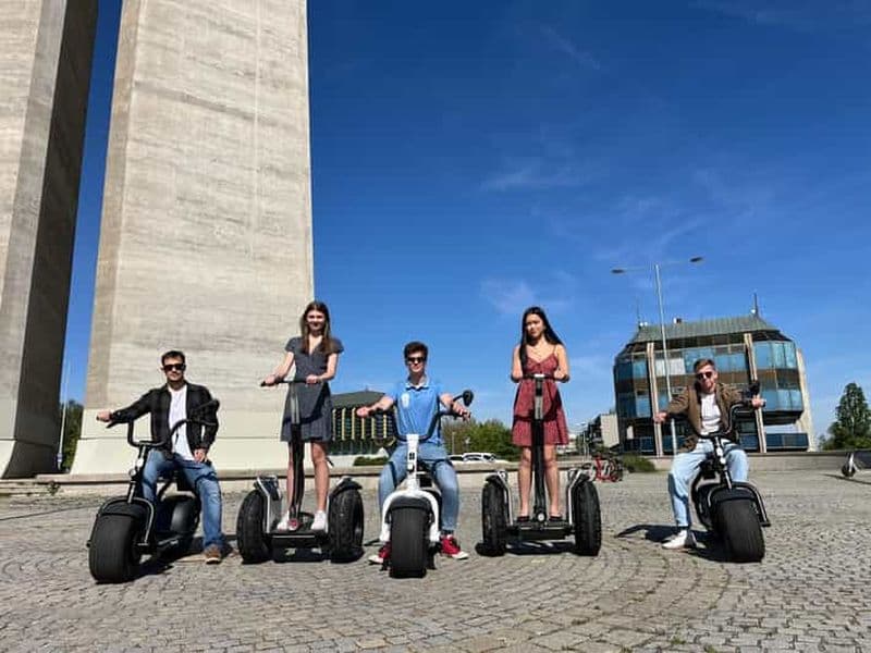 Billet Prague : visite combinée des temps forts de la ville en Segway et trottinette électrique
