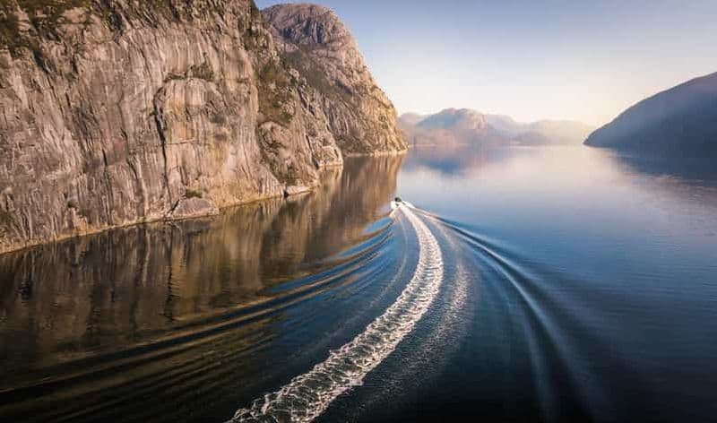 Billet Au départ de Stavanger : tour en bateau RIB dans le Lysefjord avec visite d'un hangar à bateaux