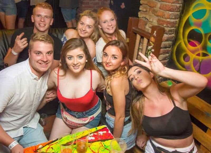 Billet Prague : tournée des bars et 2 heures d'open bar au Drunken Monkey