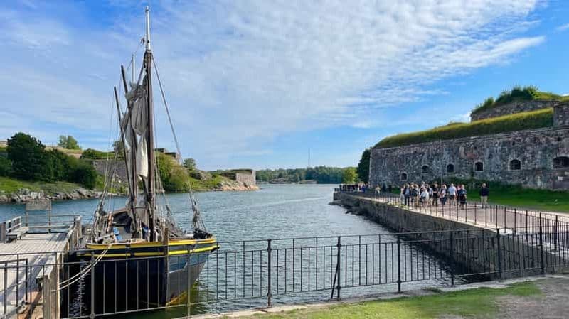 Billet Visite de Suomenlinna en français avec Doro