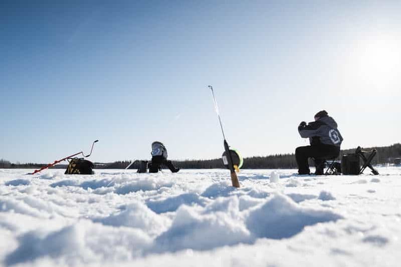 Billet Rovaniemi : Pêche sur un lac gelé