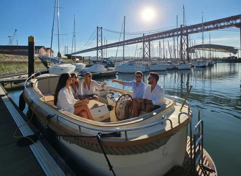 Billet Lisbonne : croisière de luxe en bateau à moteur sur le Tage, bar ouvert et guide professionnel