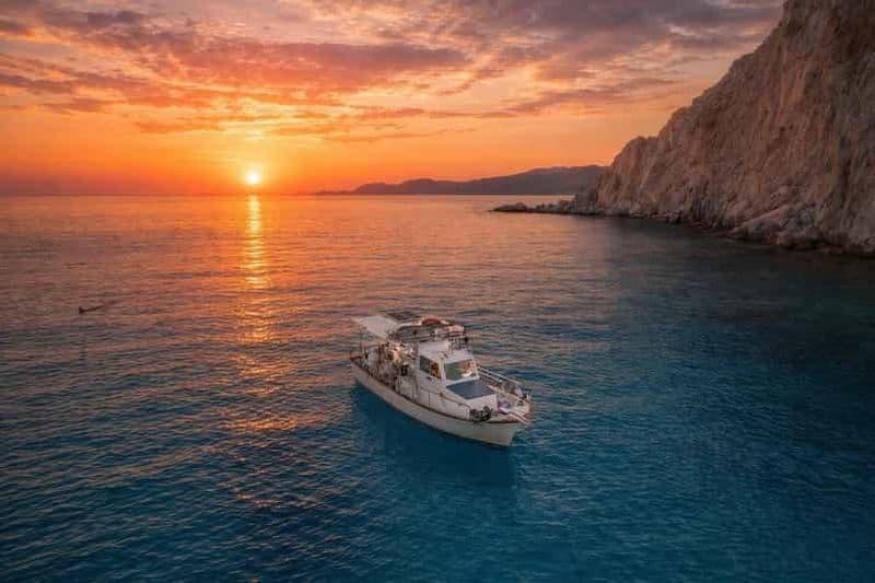 Billet Croisière partagée au coucher du soleil de Pollonia à Polyaigos