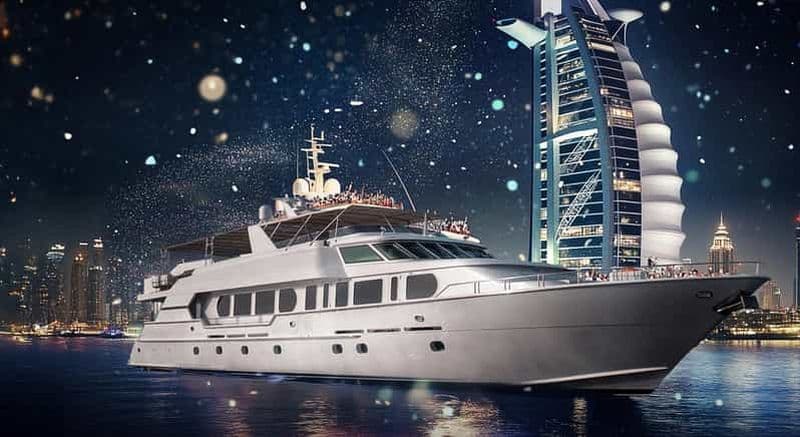 Billet Dubaï : New Years Yacht Party : feux d'artifice, DJ, boissons et canapés