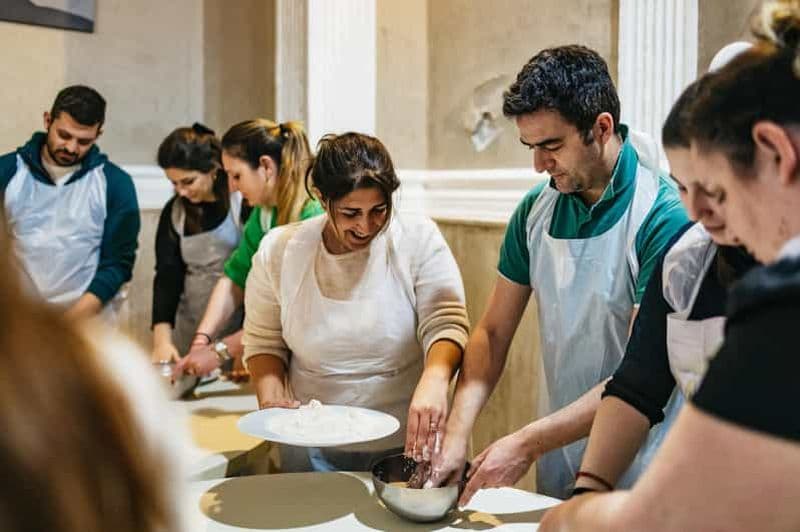 Billet Naples : Atelier de fabrication de pizzas avec boisson et amuse-bouche