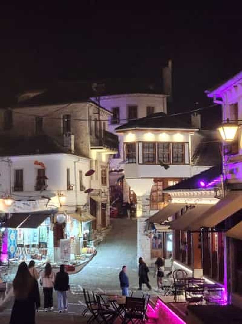 Billet Gjirokaster : Cours de broderie traditionnelle albanaise.