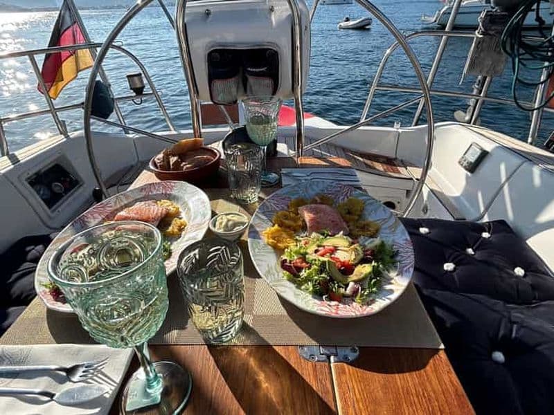 Billet Alcudia : Excursion romantique en bateau avec dîner pour 2