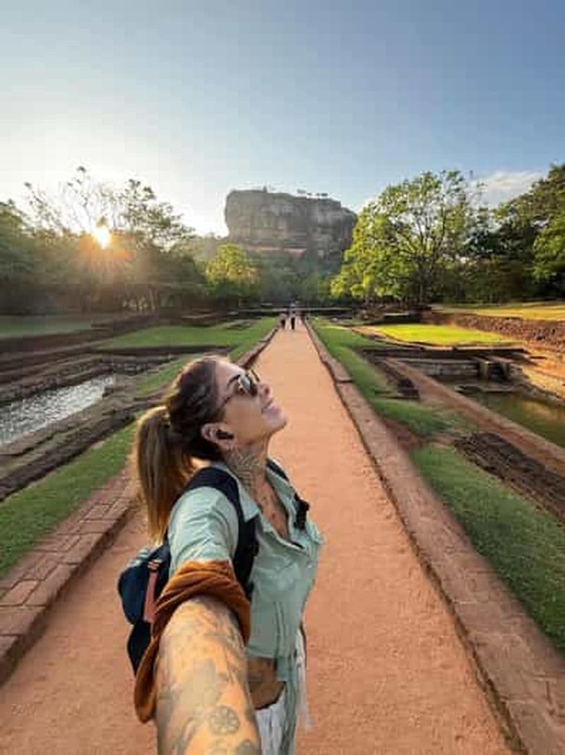 Billet Sigiriya : visite du rocher du lion, de Dambulla et du village avec randonnée