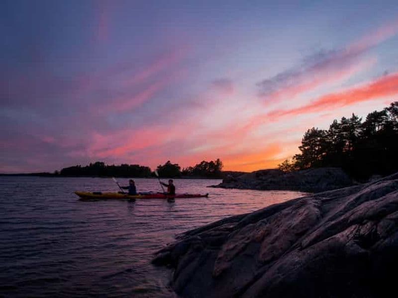Billet Helsinki : Excursion en kayak au soleil de minuit avec feu de camp