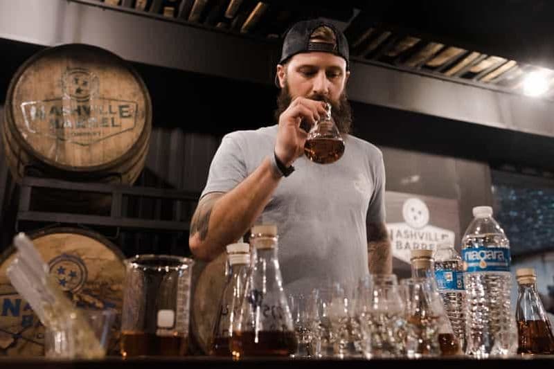 Billet Nashville : Expérience de mélange de whisky avec bouteille
