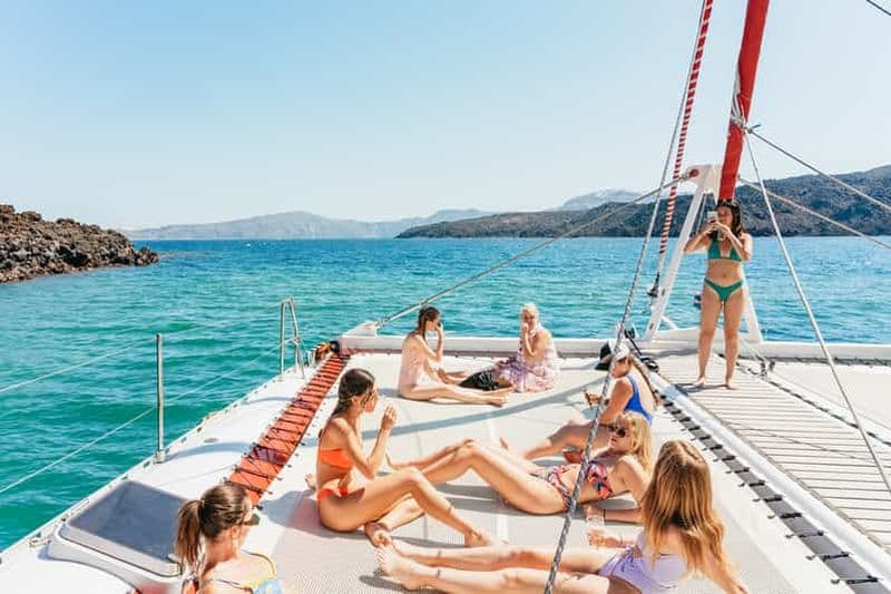 Billet Santorin : Excursion en catamaran avec dîner barbecue, boissons et musique
