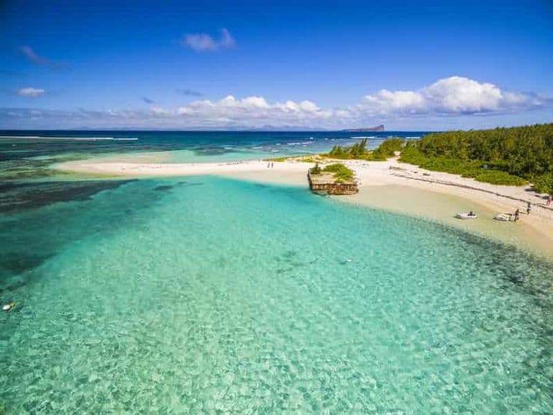 Billet Grand Baie : Excursion privée en bateau vers trois îles et barbecue sur la plage