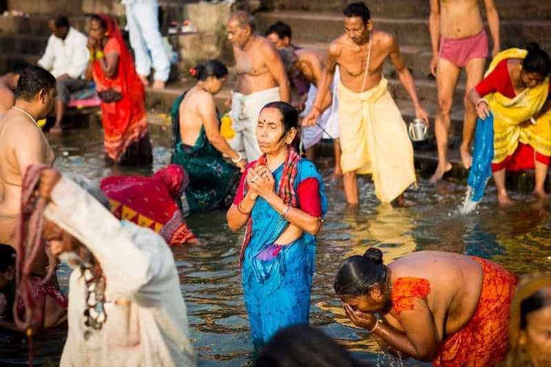 Billet Varanasi. Lever de soleil et matinée en ville. Visite à pied