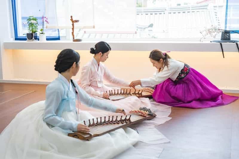 Billet Séoul : Cours de Gayageum et expérience Hanbok dans le village de Bukchon