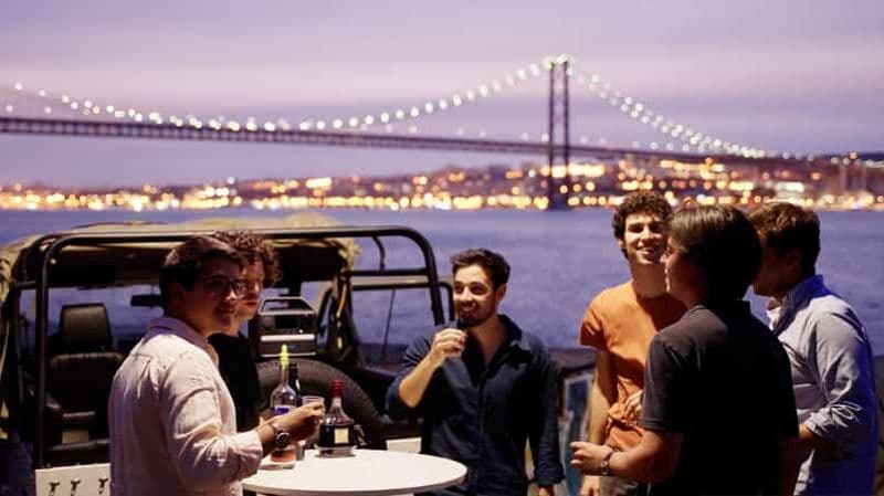 Billet LISBONNE DE NUIT en Jeep vintage avec dégustations de mets et de boissons