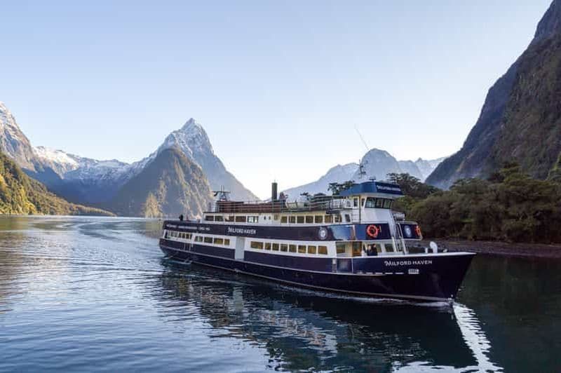 Billet Depuis Queenstown : visite d'une journée en car et croisière à Milford Sound