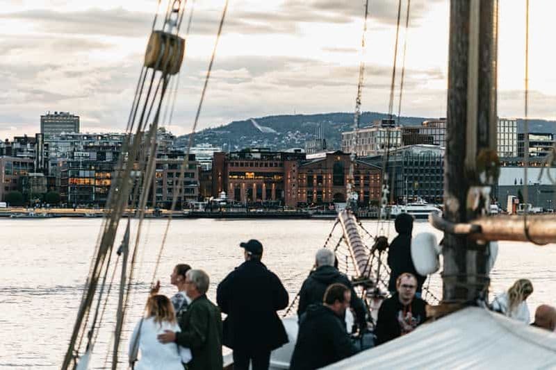 Billet Oslo : Croisière dans les fjords en soirée avec buffet de crevettes